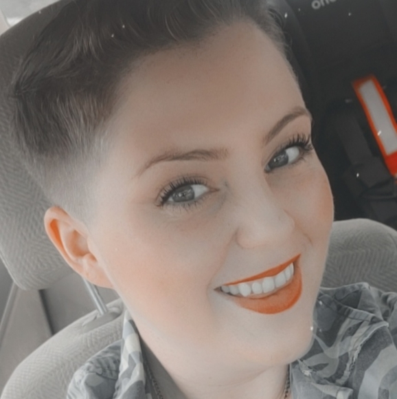 Meet your Posher, Amanda - Picture 6 of 6